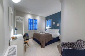 7 slaapkamers, een bureau, een strijkplank/strijkijzer, reisbedje