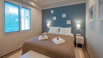 6 habitaciones, escritorio y tabla de planchar con plancha