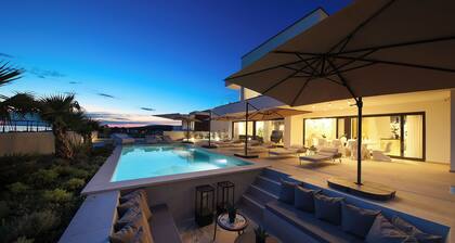 Luxury villa 360 - private heated pool