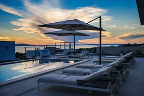 Seasonal outdoor pool, pool umbrellas, sun loungers