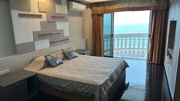 3 bedrooms, desk, free WiFi, bed sheets