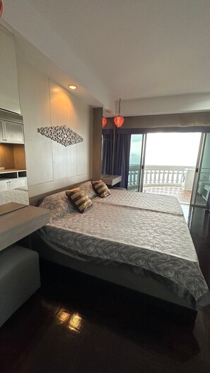 3 bedrooms, desk, free WiFi, bed sheets