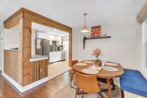 Signature House, 2 Bedrooms, Kitchen, Courtyard View | In-room dining - Garden District Duplex (Baton Rouge)