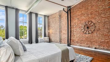 1 slaapkamer, een bureau, een strijkplank/strijkijzer, gratis wifi