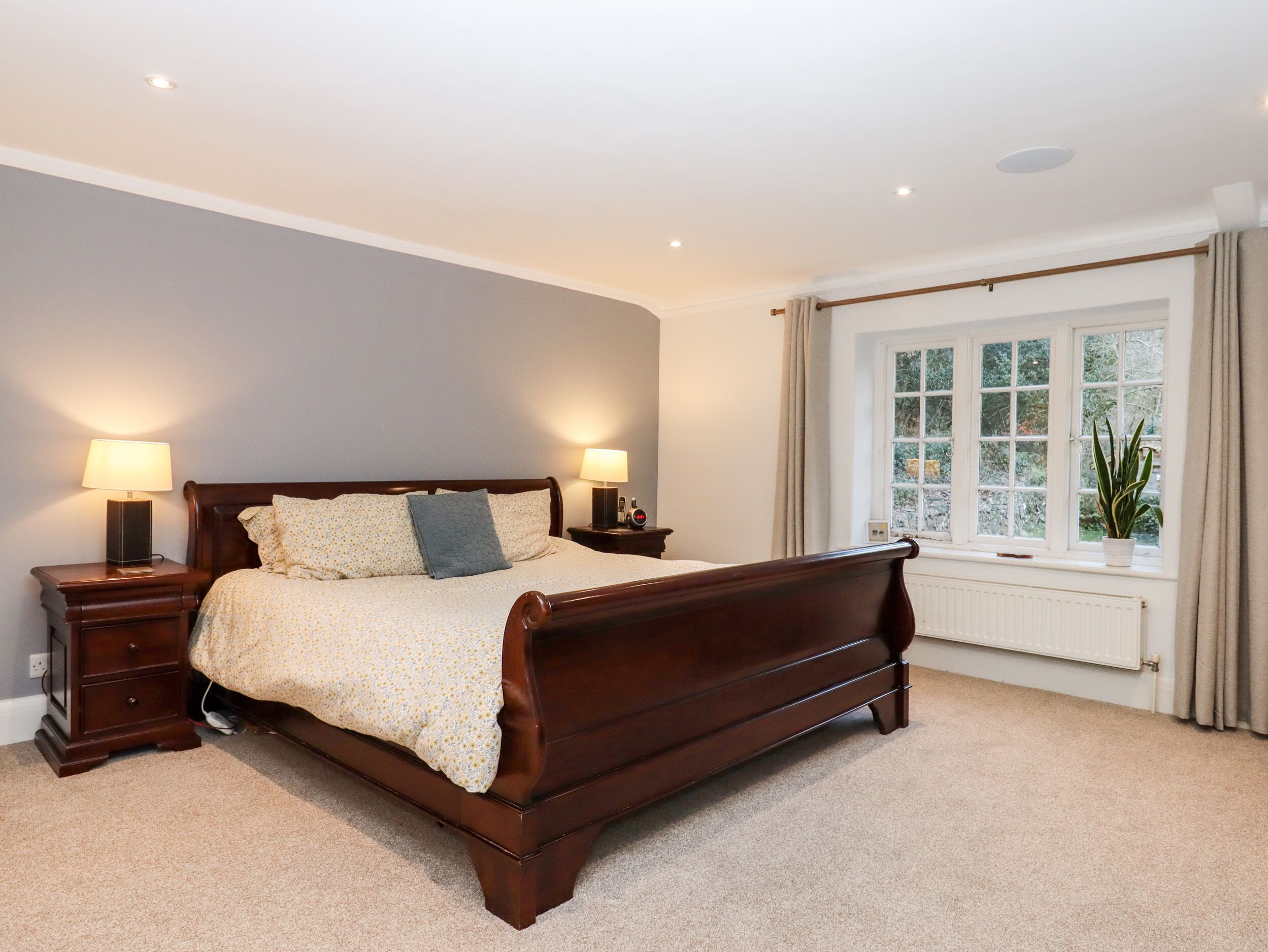 5 bedrooms, individually decorated, individually furnished, free WiFi