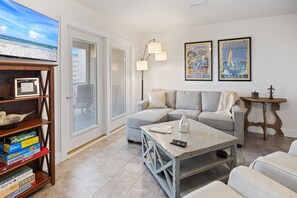 Een smart-tv, een dvd-speler en een stereo