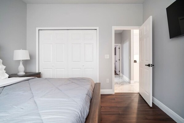 4 bedrooms, desk, iron/ironing board, free WiFi