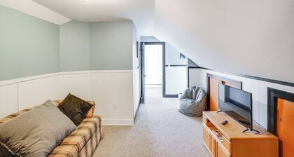 Renovated Chatham Home ~ Half Mi to Downtown!