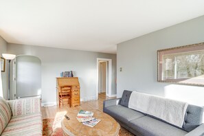 Interior - Renovated Chatham Home ~ Half Mi to Downtown! (Chatham)