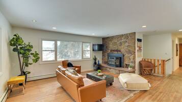 House (4 Bedrooms) | Front of property