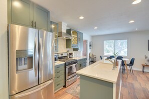 House (4 Bedrooms) | Interior