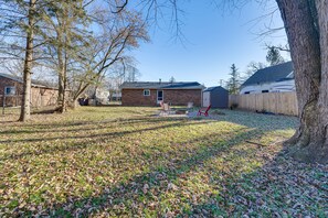 Interior - Family-friendly Getaway w/ Fire Pit in Ann Arbor (Ann Arbor)