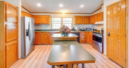 Pet-friendly Emerald Lake Retreat in Charlestown!