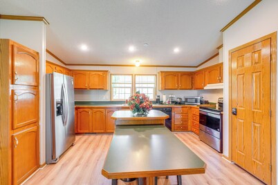 Pet-friendly Emerald Lake Retreat in Charlestown!