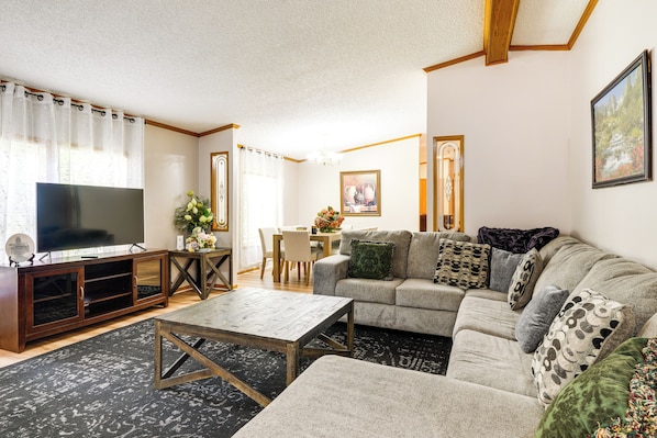 Interior - Pet-friendly Emerald Lake Retreat in Charlestown! (Charlestown)