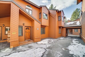Interior - Mammoth Lakes Condo: Walk to Village & Gondola! (Mammoth Lakes)