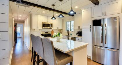 Luxe Highlands Haven w/ Fire Pit + Hot Tub!