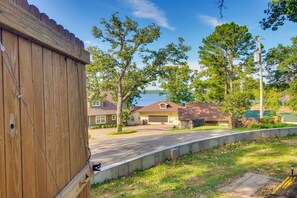 House (3 Bedrooms) | Interior - Dock, Views & Grill: Spacious Grand Lake Lodge (Eucha)