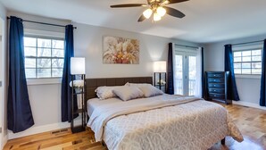 House (4 Bedrooms) | Interior - Walk to Boat Ramp: Fenced Home in Jeffersonville! (Jeffersonville)