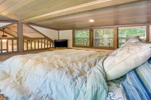 House (1 Bedroom) | Interior - Mayfield Tiny Home w/ Porch, Walk to Beaches! (Mayfield)