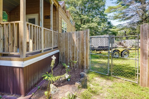 Mayfield Tiny Home w/ Porch, Walk to Beaches!