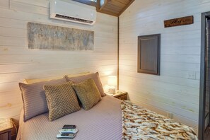 Interior - Mayfield Tiny Home w/ Porch, Walk to Beaches! (Mayfield)