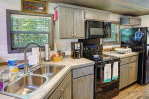 House (1 Bedroom) | Interior - Mayfield Tiny Home w/ Porch, Walk to Beaches! (Mayfield)