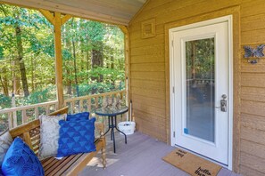 Interior - Mayfield Tiny Home w/ Porch, Walk to Beaches! (Mayfield)
