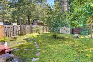 Interior - Mayfield Tiny Home w/ Porch, Walk to Beaches! (Mayfield)