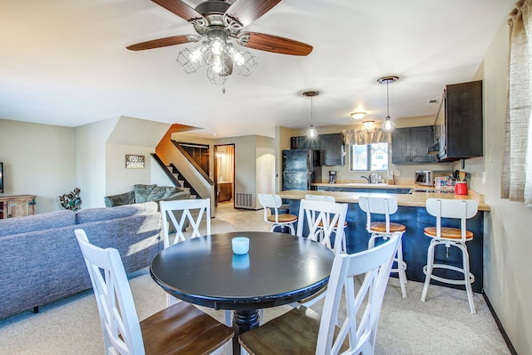 Apartment (2 Bedrooms) | Front of property - Cecil Vacation Rental: Walk to Shawano Lake! (Cecil)