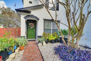 Interior - Pool, Deck & Huge Yard! Spacious San Antonio Home (San Antonio)