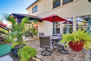 Interior - Pool, Deck & Huge Yard! Spacious San Antonio Home (San Antonio)