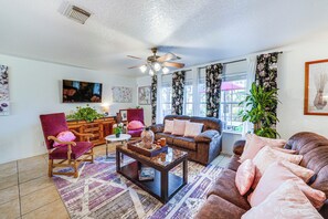 Interior - Pool, Deck & Huge Yard! Spacious San Antonio Home (San Antonio)