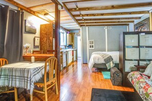 Apartment (0 Bedroom) | Interior