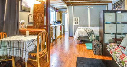 Quaint Ashford Studio Stay: 5 Mi to Mt Rainier!