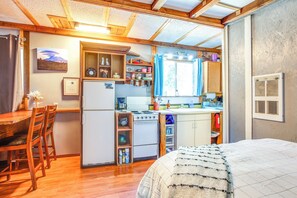 Apartment (0 Bedroom) | Interior
