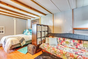 Interior - Quaint Ashford Studio Stay: 5 Mi to Mt Rainier! (Ashford)