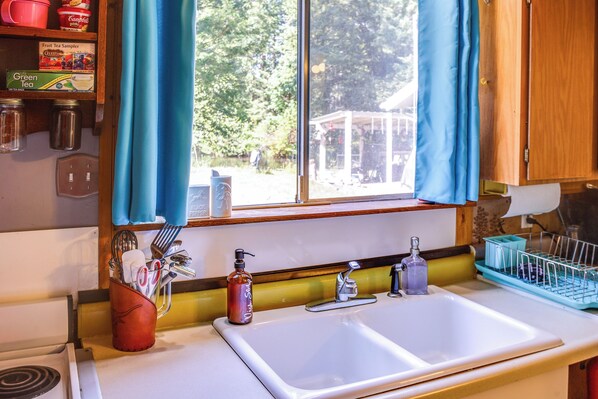 Interior - Quaint Ashford Studio Stay: 5 Mi to Mt Rainier! (Ashford)