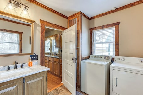 House (3 Bedrooms) | Interior