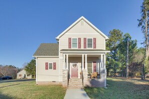 House (3 Bedrooms) | Interior - Charming Appomattox Home: Half-mi to Main Street! (Appomattox)