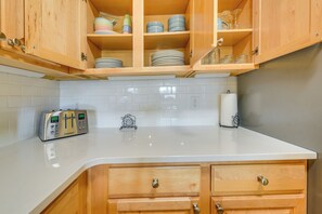 Apartment (3 Bedrooms) | Interior - Lovely Calabash Condo w/ Balcony, 11 Mi to Beach! (Calabash)