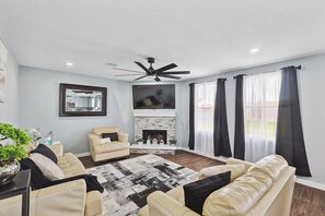 TV, offices - 4 Bedrooms, Brick Retreat with Gameroom & Backyard (Grand Prairie)