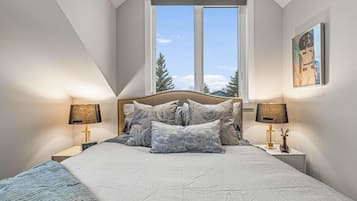 5 Schlafzimmer, Schreibtisch, Bügeleisen/Bügelbrett, Reisekinderbett