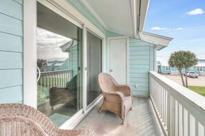 Terrace/patio - Bayfront Kontiki 705 (Rockport)