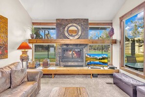 TV, fireplace