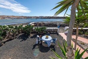 تناول الطعام بالخارج