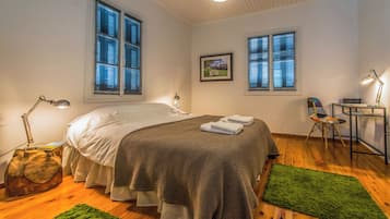 5 camere, una scrivania, ferro/asse da stiro, culla da viaggio