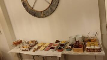 Sudah termasuk sarapan siap masak setiap hari