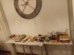 Free daily cooked-to-order breakfast  - República Guest House (Coimbra)