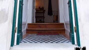 Pintu masuk hartanah